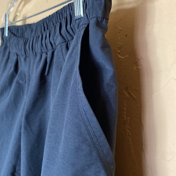 ALO Yoga Navy Straight Leg Pants - Picture 11 of 15